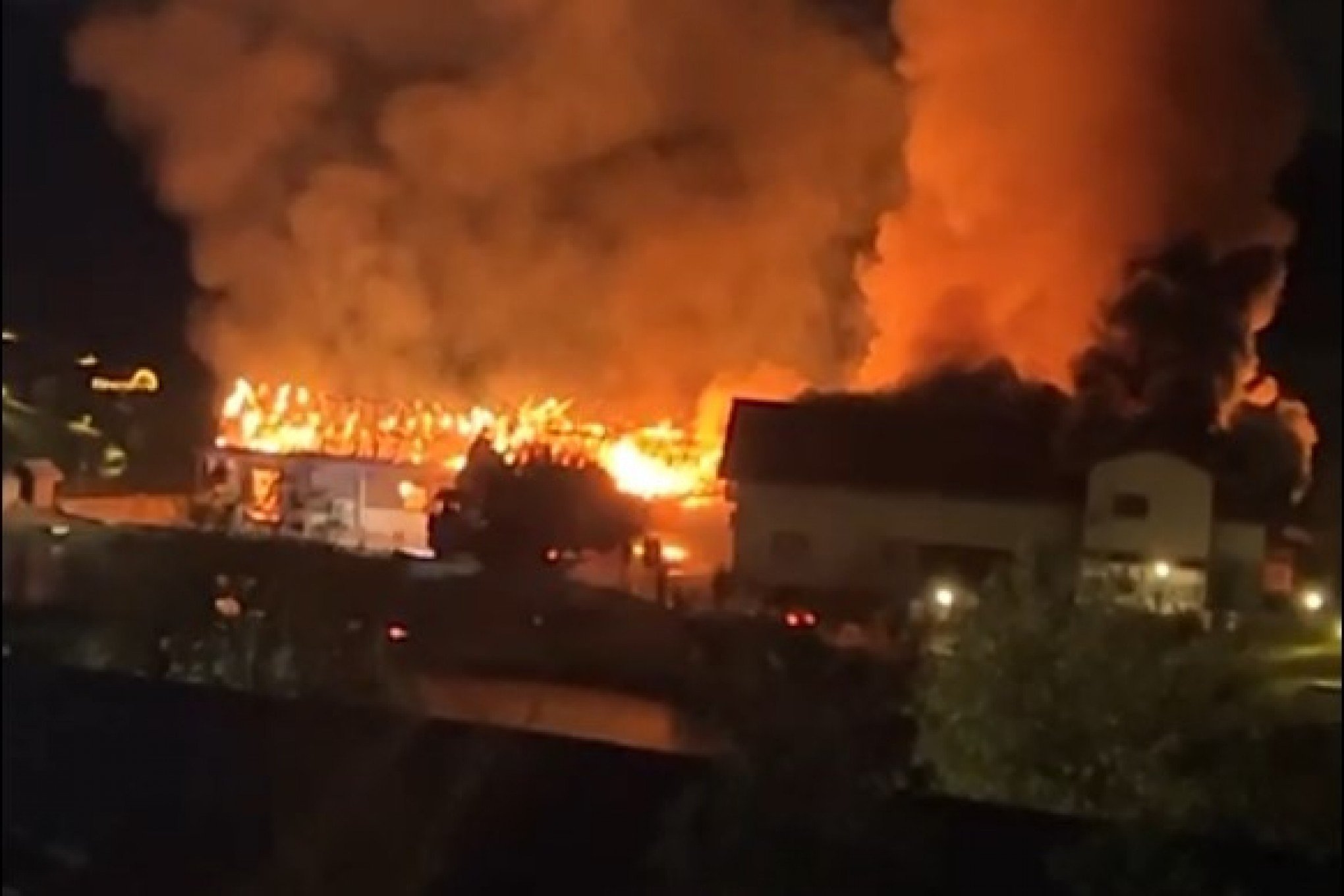 VÍDEO: Resort de alto luxo é atingido por incêndio na Serra