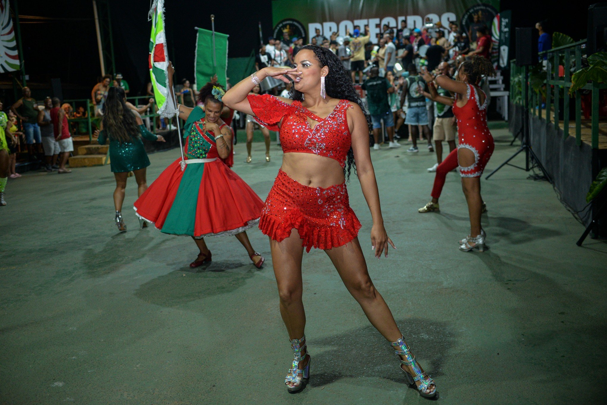 Protegidos desfila em Porto Alegre na sexta-feira, dia 14, com a reedição do samba "A Protegidos toda Zen - Budismo o Caminho para a iluminação" | abc+