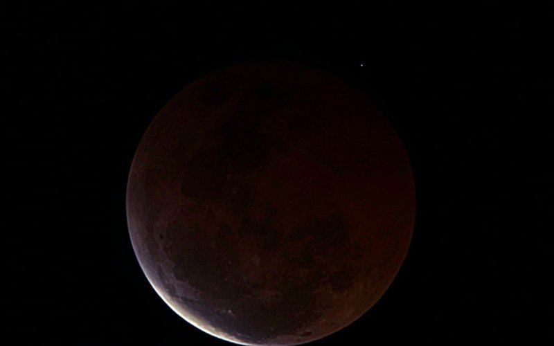 Eclipse lunar total no RS 2025