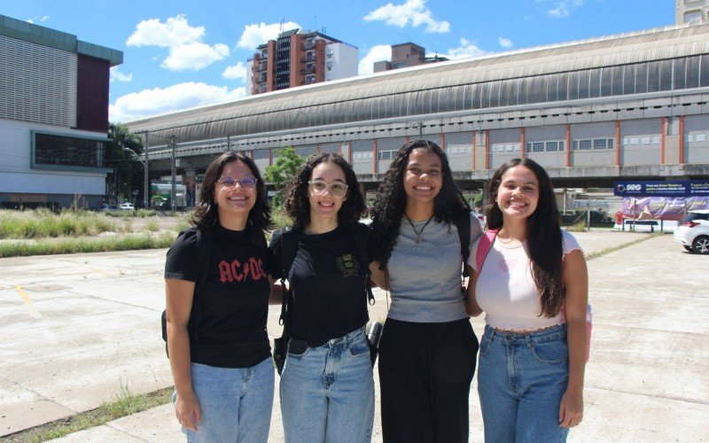 Julia Marcilio Medeiros, Graziela Helena da Silva, Gabriela Ribeiro de Moraes e Isadora Dias | abc+