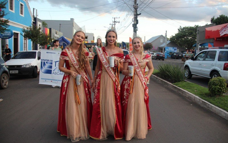 Desfile ocorreu pelo Centro da cidade