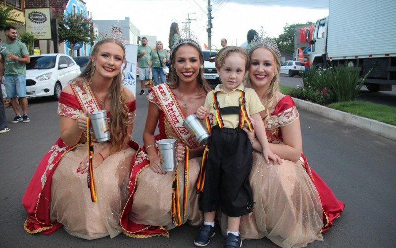 Desfile ocorreu pelo Centro da cidade