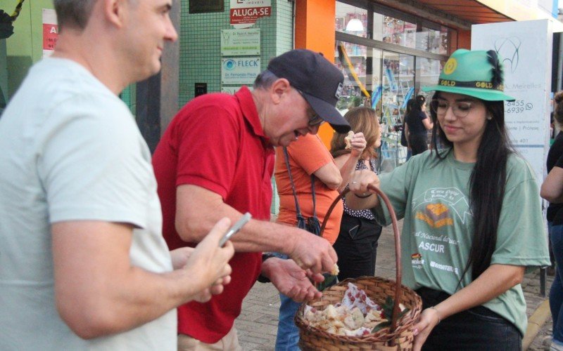 Desfile ocorreu pelo Centro da cidade