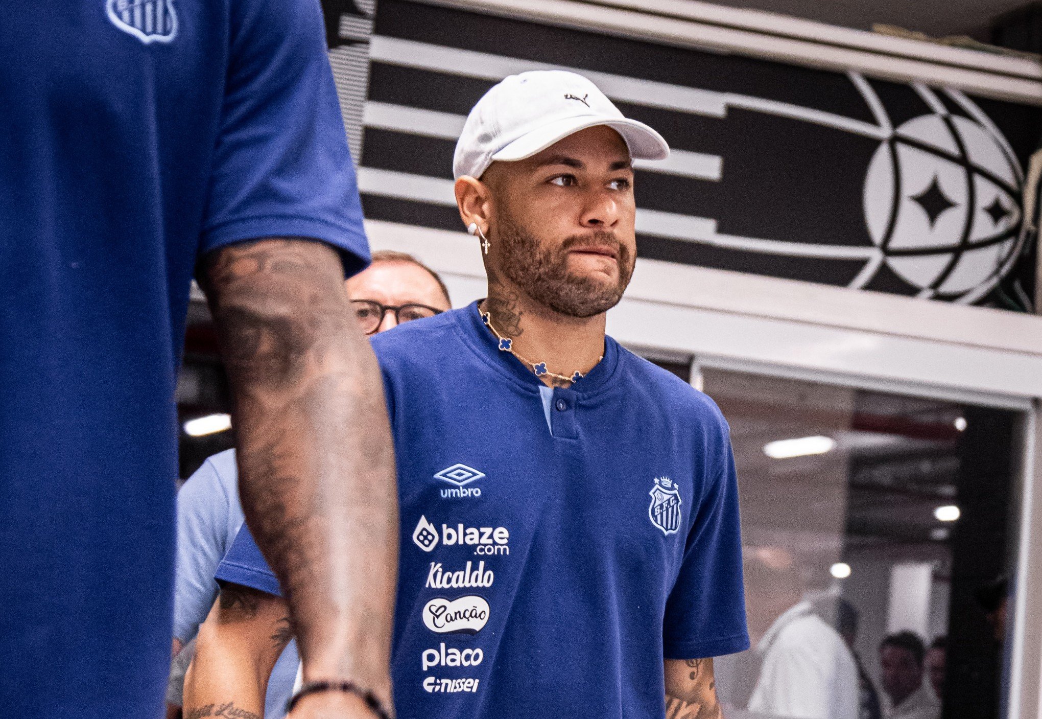 Neymar é cortado da seleção brasileira e substituído por Endrick