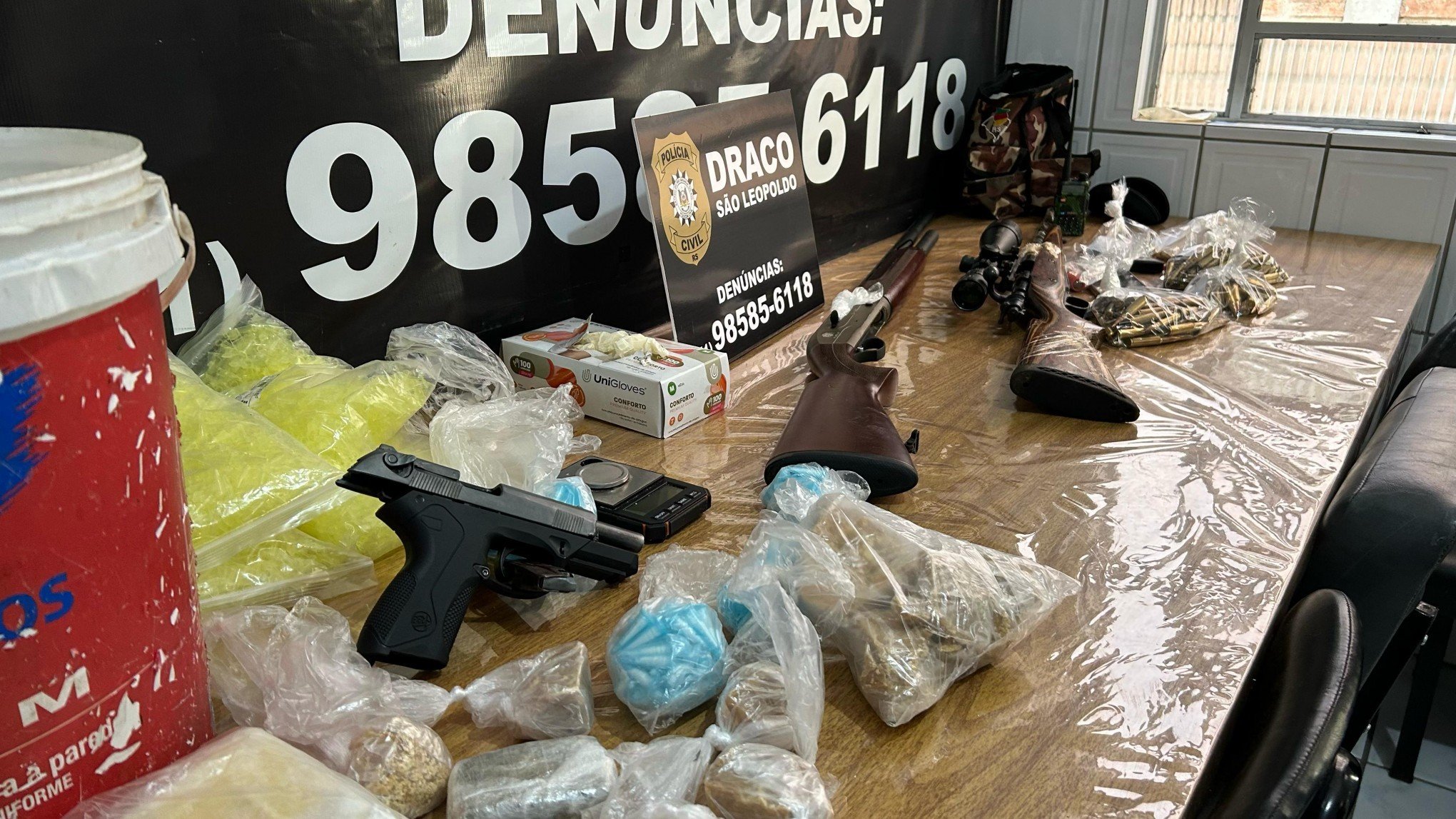 Confira as armas encontradas em operação contra lideres de facções e que resultou na prisão de ex-CC da Prefeitura de Novo Hamburgo
