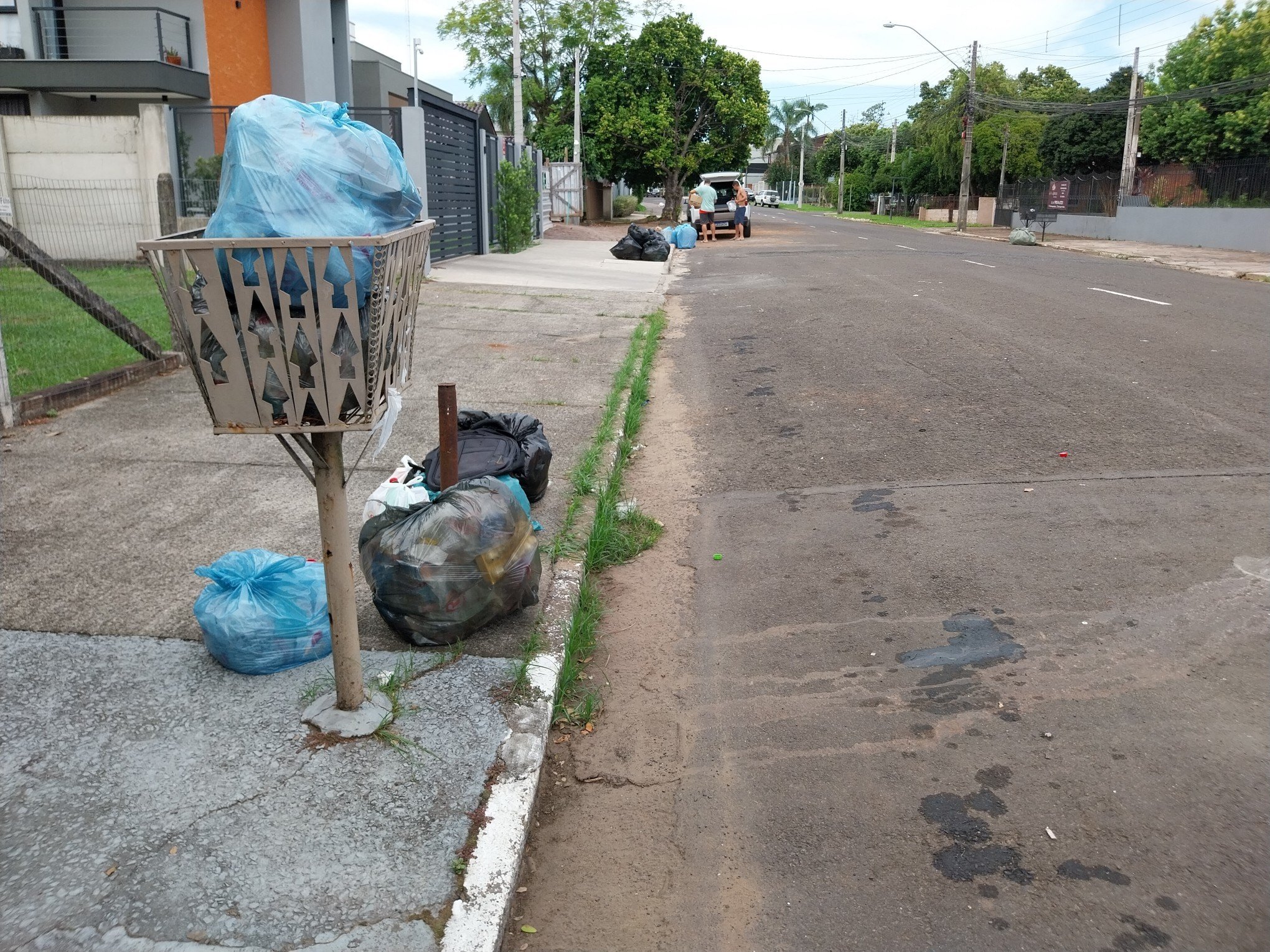 Saiba como está o recolhimento do lixo e o que esperar do serviço na segunda-feira