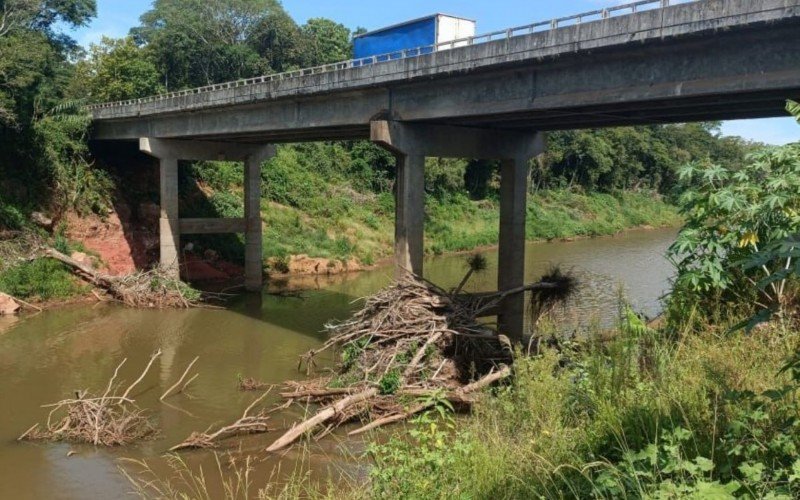 Ponte onde empresário foi jogado após ser ferido a faca no abdômen em Venâncio Aires | abc+