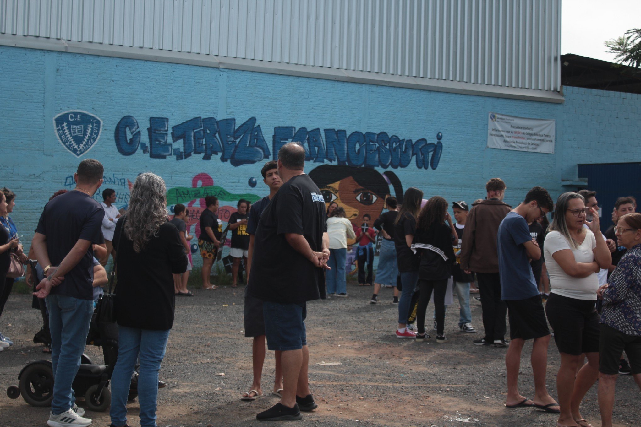 Comunidade escolar protesta por reabertura do Colégio Estadual Tereza Francescutti