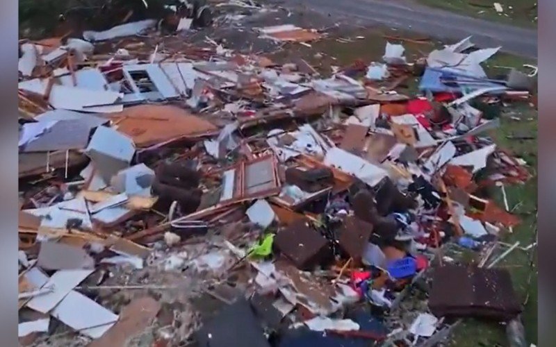 Tornados destruíram casas e abalaram cidades dos EUA | abc+