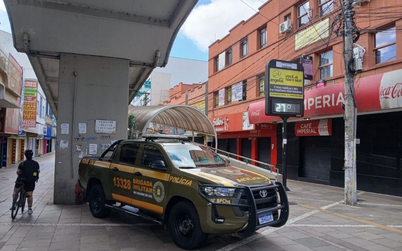 Brigada Militar (BM) mantém vigilância desde o começo da manhã deste domingo (16), nas estações da Trensurb, em Canoas