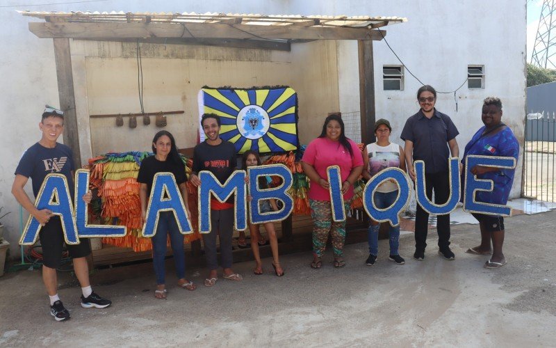Preparação do Alambique Leopoldense para o desfile de carnaval 2025