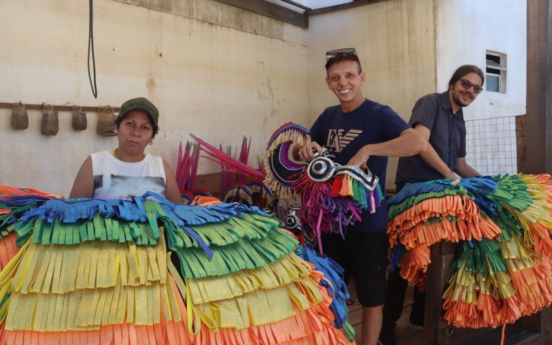 Preparação do Alambique Leopoldense para o desfile de carnaval 2025