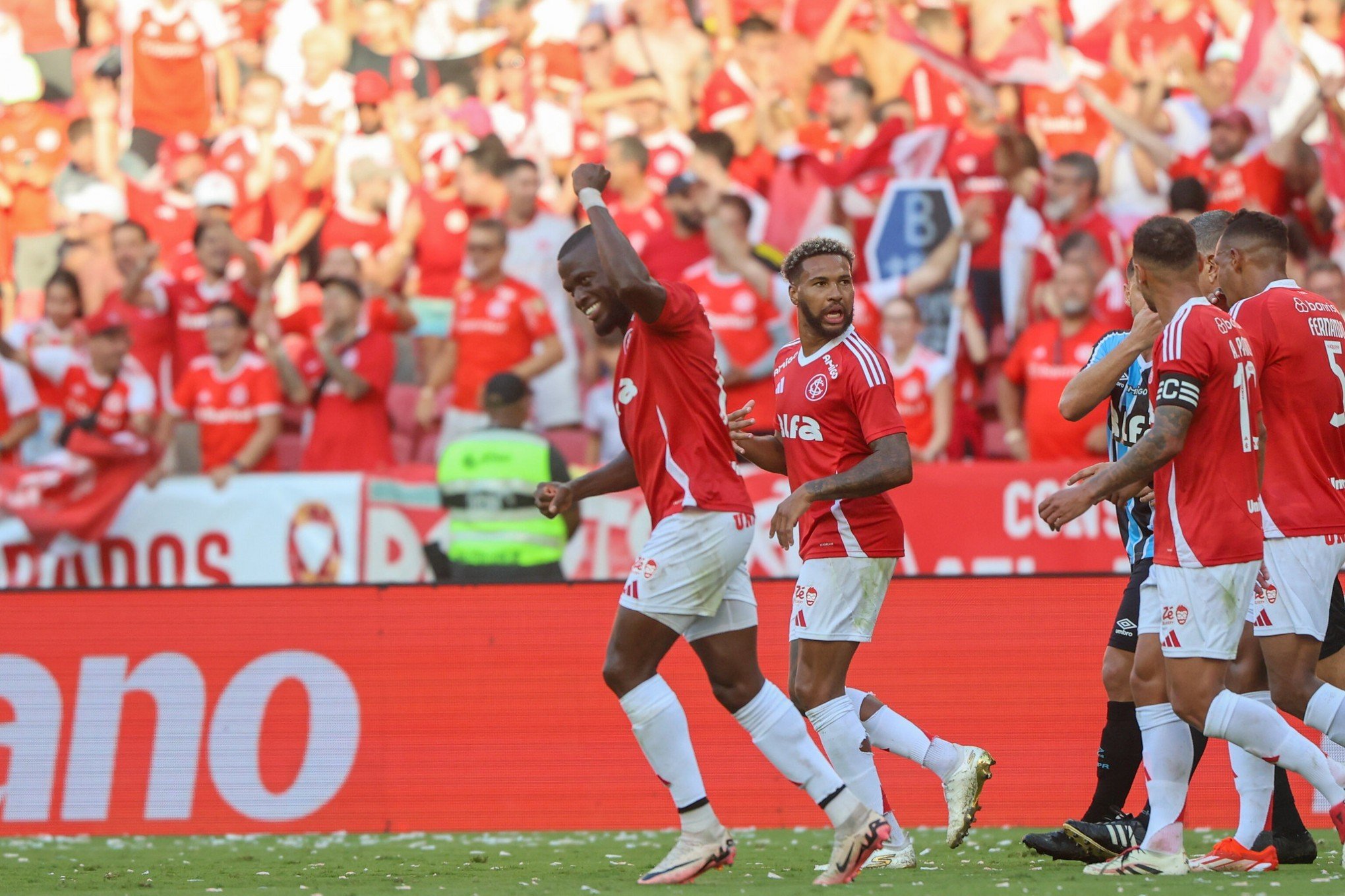GRE-NAL: Inter leva taça do Campeonato Gaúcho; veja gols da partida