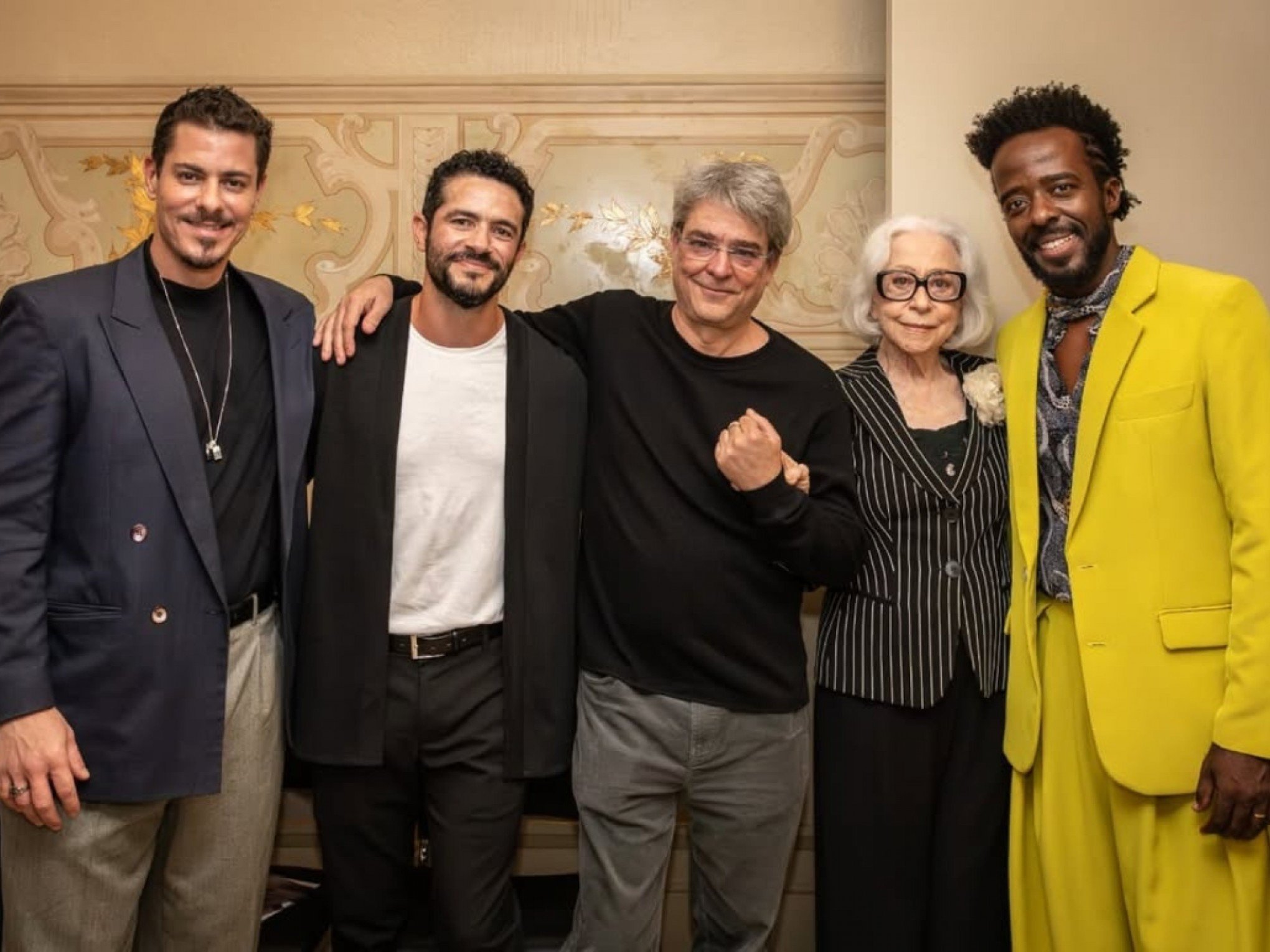 Ator de Central do Brasil e Fernanda Montenegro se reencontram quase 30 anos após gravações de filme; veja fotos