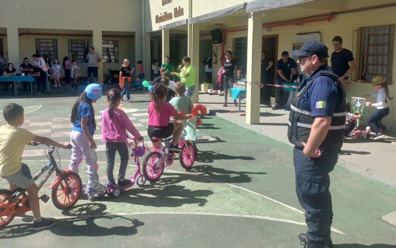 Maximiliano Hahn comemora 39 anos com passeio ciclístico