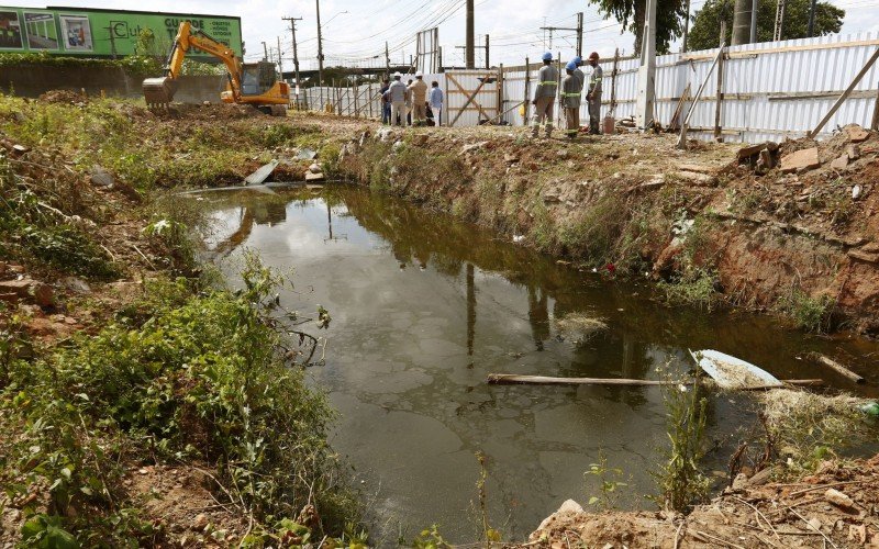 Prefeitura reinicia obra do muro de contenção da Cassol nesta segunda-feira (17) em Canoas