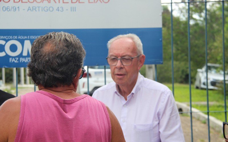 Paulo Kopschina ouve as demandas dos moradores