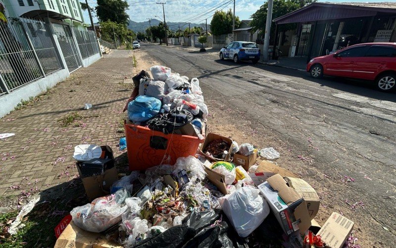 Muito lixo foi registrado na Rua Bom Princípio, bairro Canudos, em Novo Hamburgo | abc+