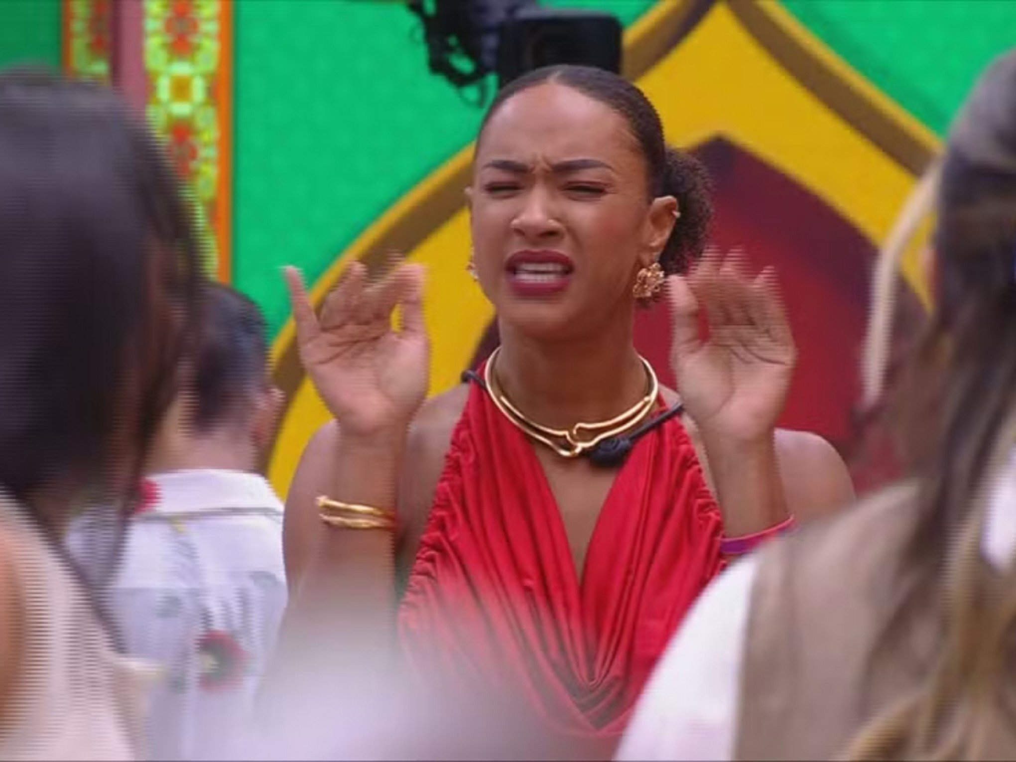 BBB: Sister diz que Aline não tem peito durante briga e Vinícius responde que são "350 ml em cada lado"; entenda