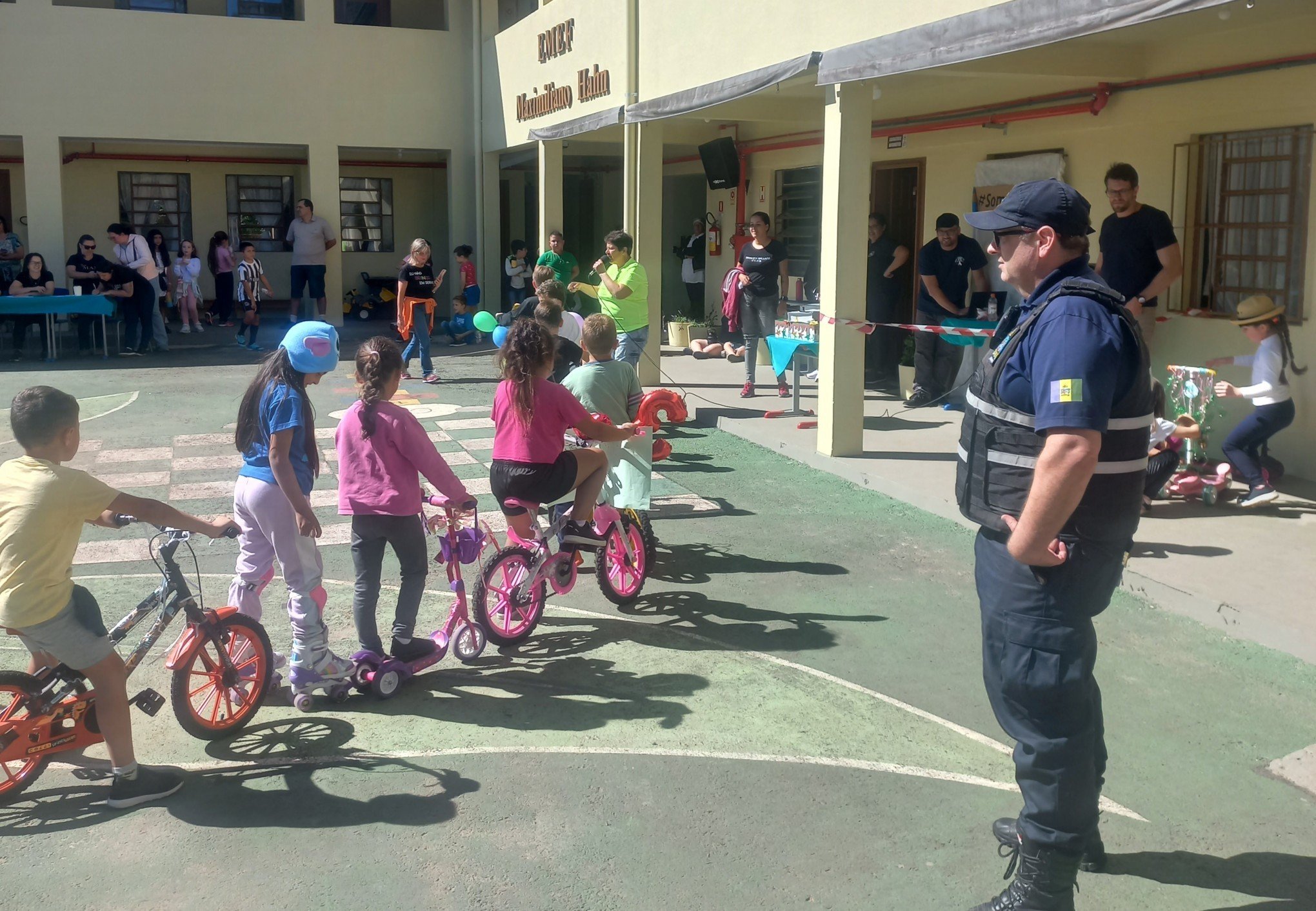 Escola do bairro Carniel comemora 39 anos com passeio ciclístico