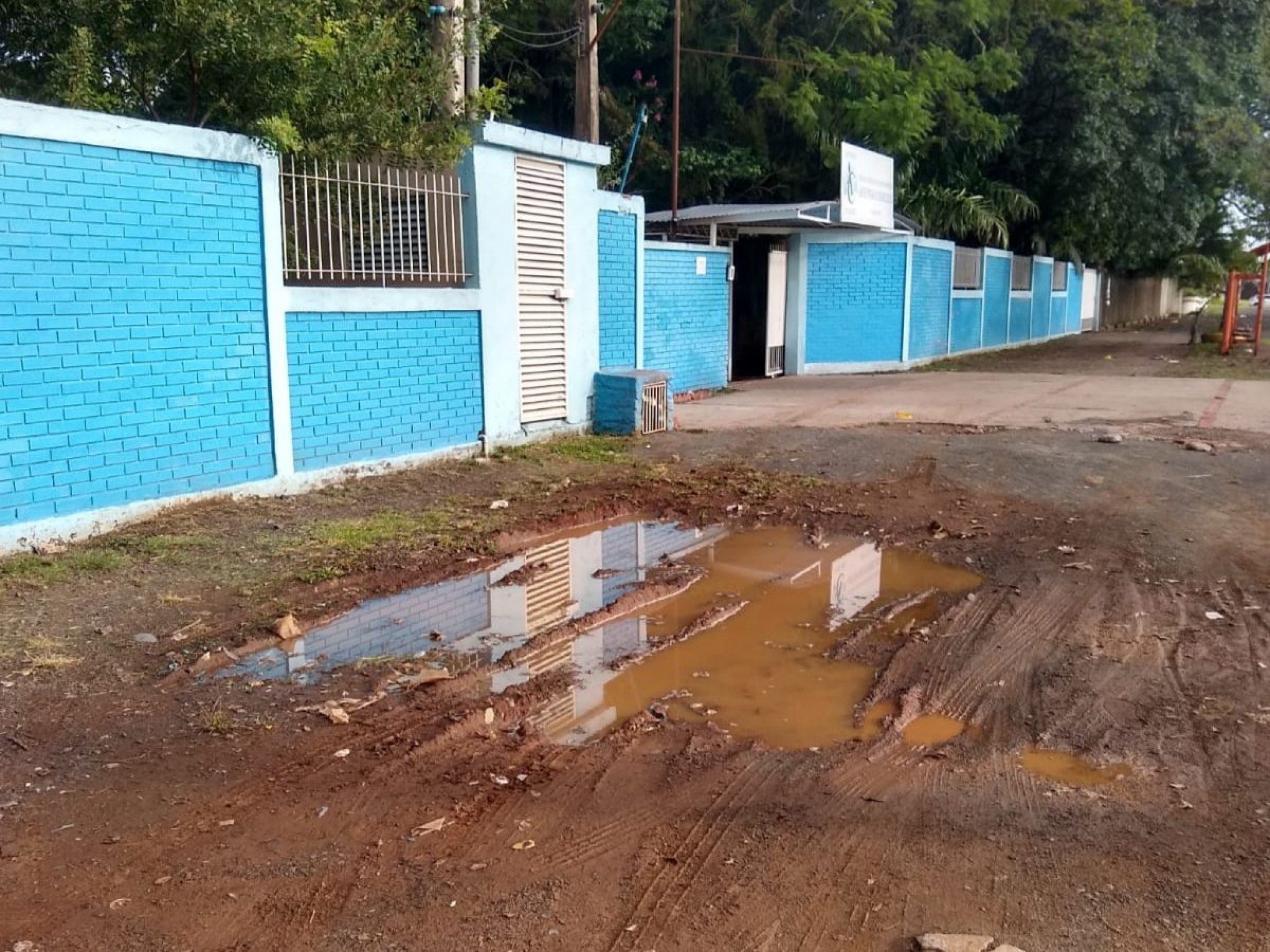 Escola Affonso Charlier aguarda conserto de cano rompido há seis meses em Canoas
