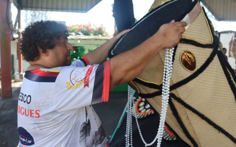 Leões da Feitoria nos últimos preparativos para o carnaval 2025