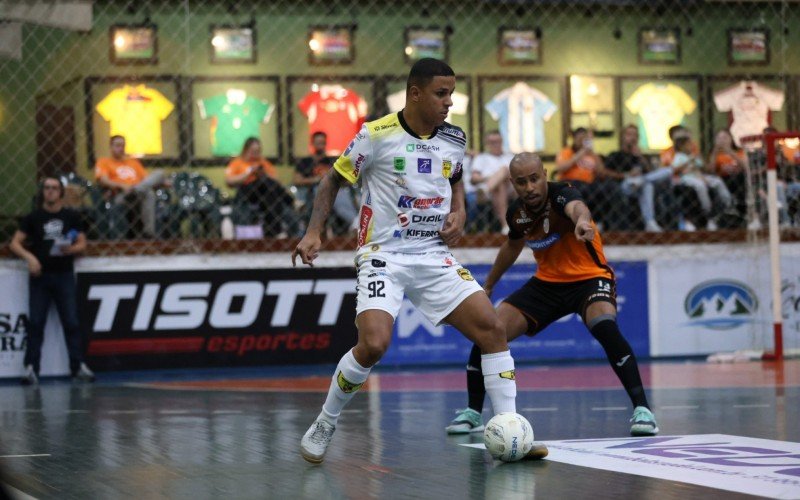 Equipes se preparam para semifinais da Super Copa de Futsal