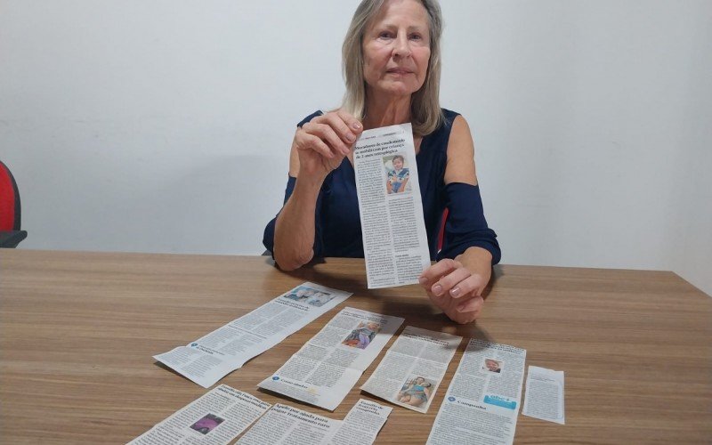 Maria Teresinha guarda recortes de notícias que considera relevantes e foi assim que conheceu o caso de Joaquim | abc+