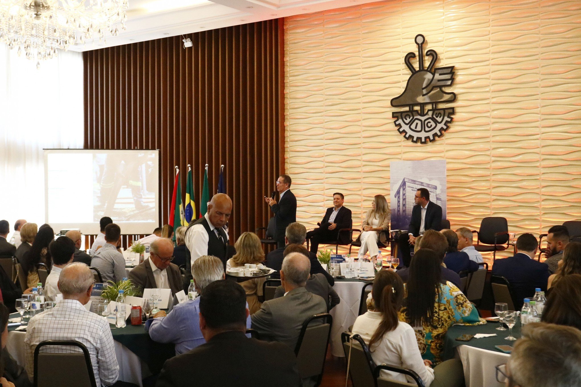 Evento da CICS Canoas reúne prefeitos de quatro municípios para debater gestão pública