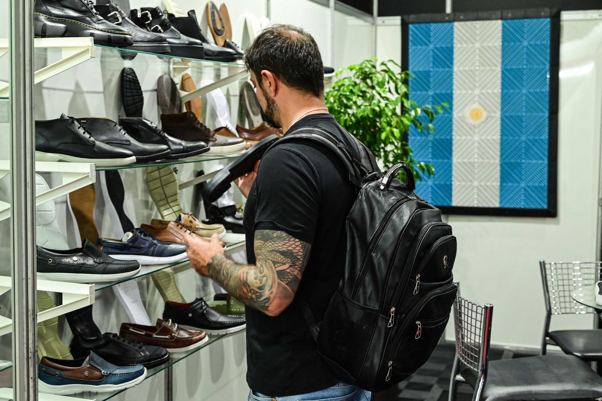 FIMEC: Argentinos "invadem" feira coureiro-calçadista; saiba o que motiva os hermanos