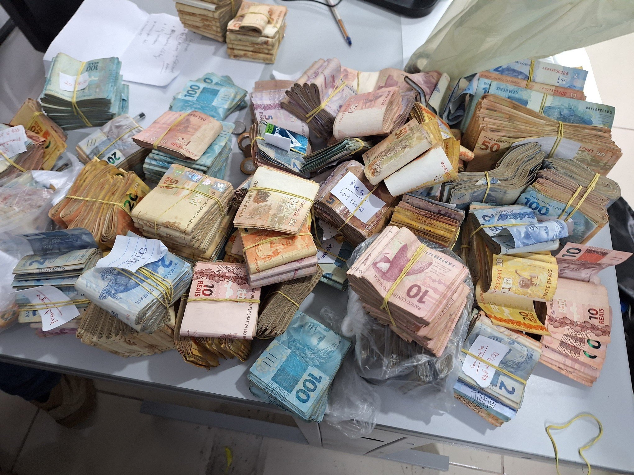 Empresa que fornece produtos para cantinas de presídios era usada por facção do Vale do Sinos para lavagem de dinheiro