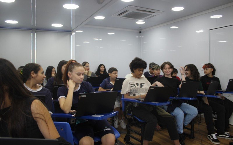 Estudantes da Emef David Canabarro são capacitados em curso de informática