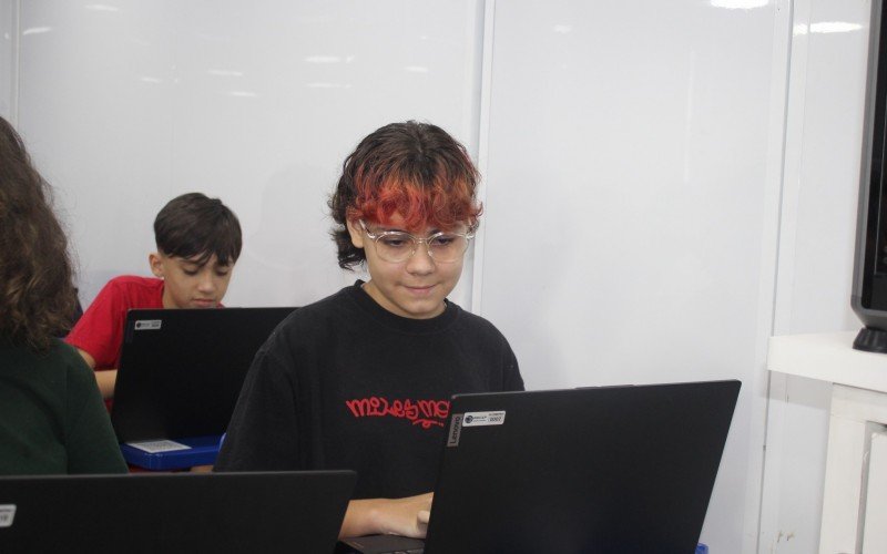 Lauren Flores do Nascimento é uma das estudantes que participam do projeto itinerante do Ministério das Comunicações