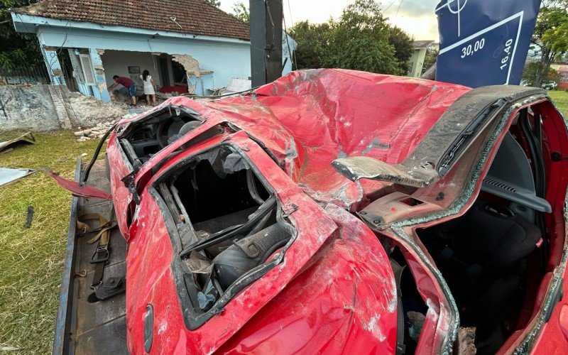 BR-116: Carro invade casa e duas mulheres morrem em São Leopoldo | abc+