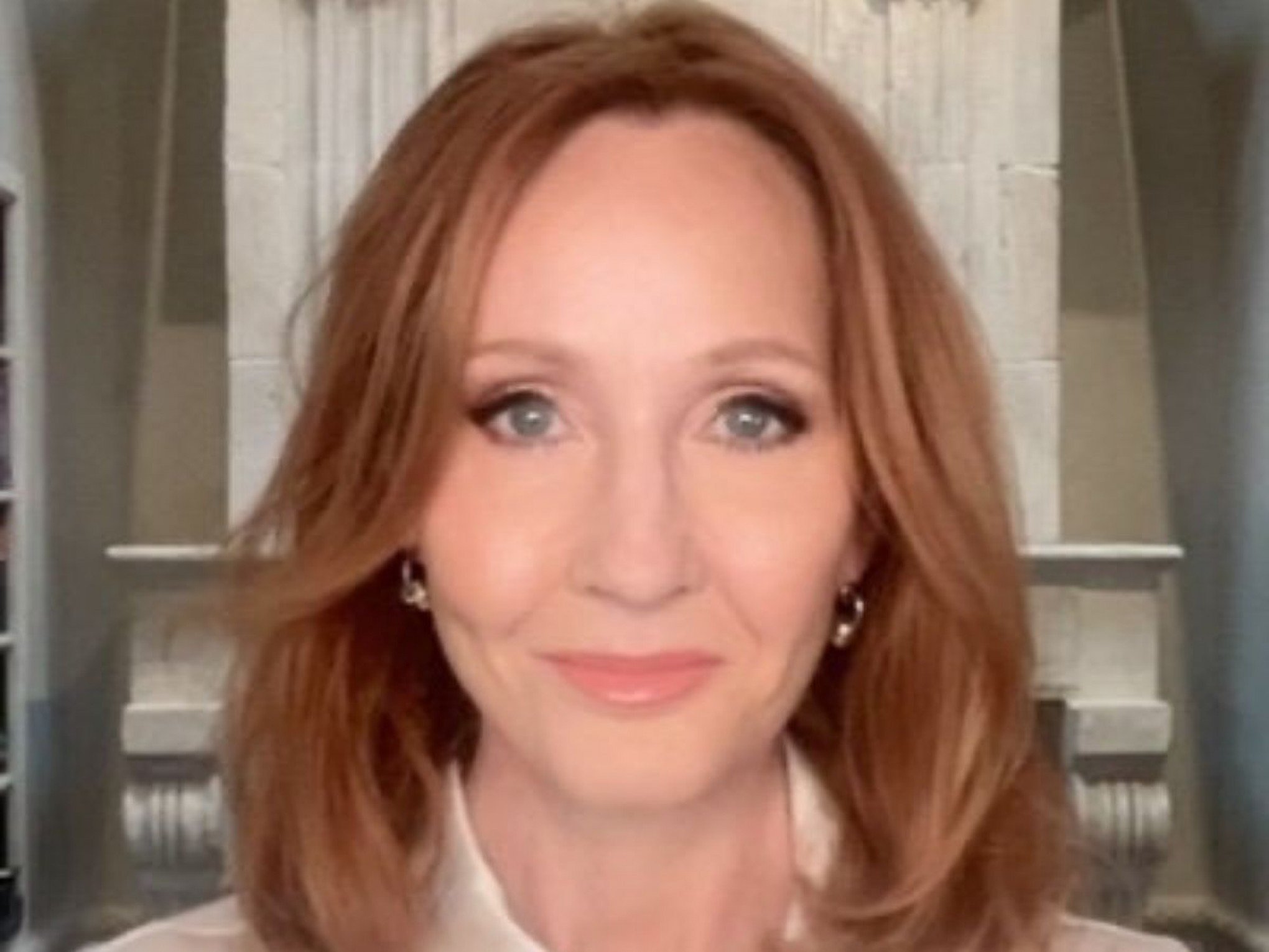 J.K. Rowling manda indireta para trio protagonista de Harry Potter: "Arruínam filmes"