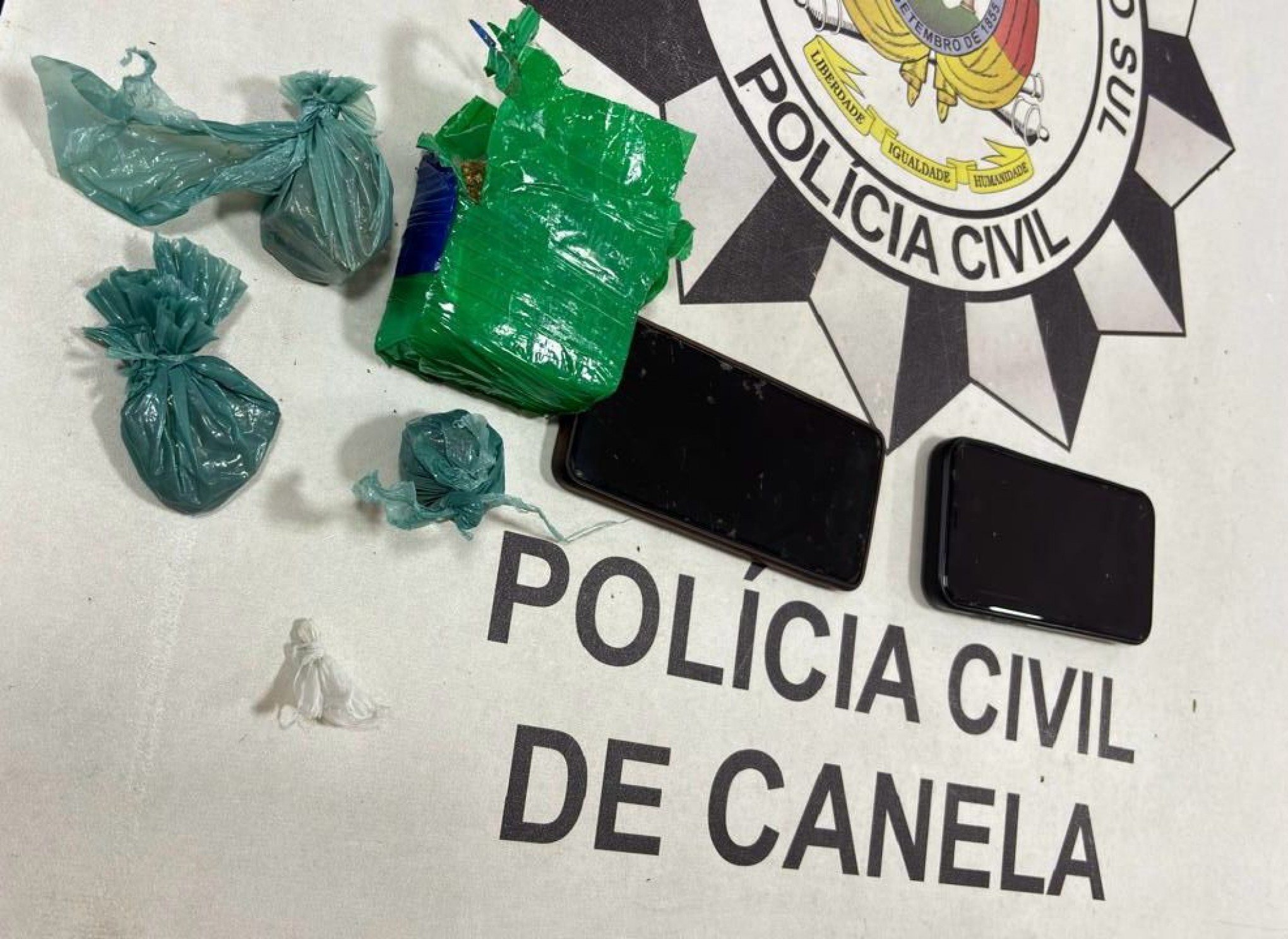 Homem tenta fugir e é detido por tráfico de drogas em Canela