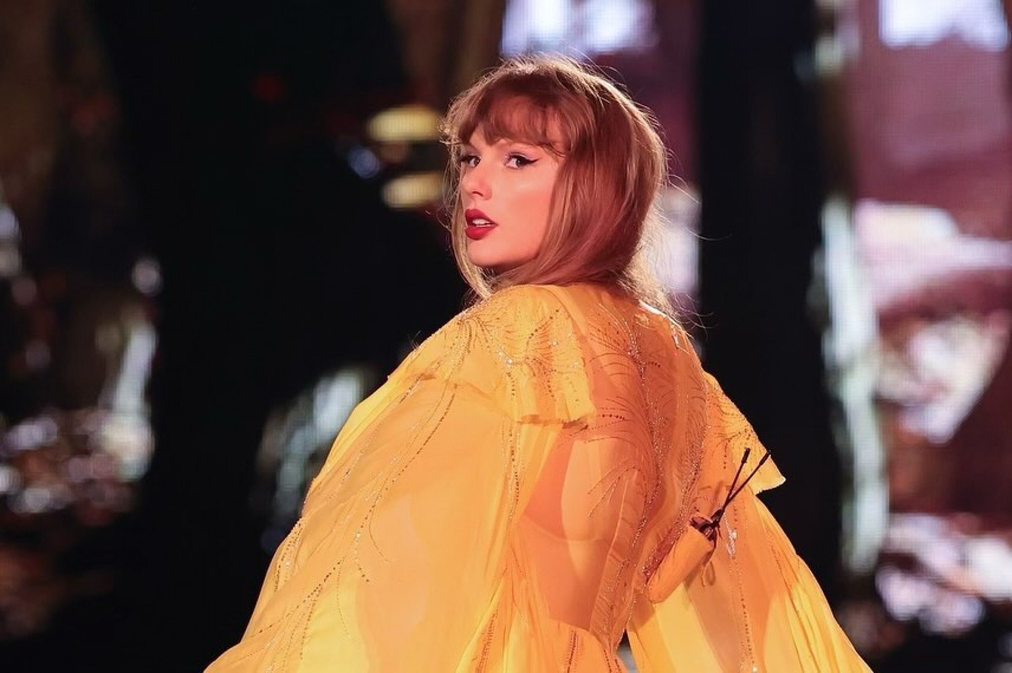 Taylor Swift vira showgirl para delírios dos fãs: Novo álbum é lançado nesta sexta-feira