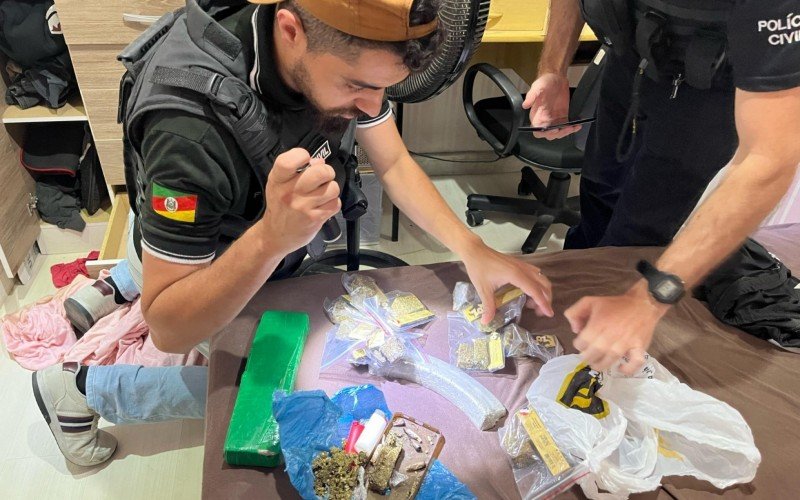Operação Corta-corrente apreendeu duas armas, drogas e, principalmente, entorpecentes, incluindo um pé de maconha