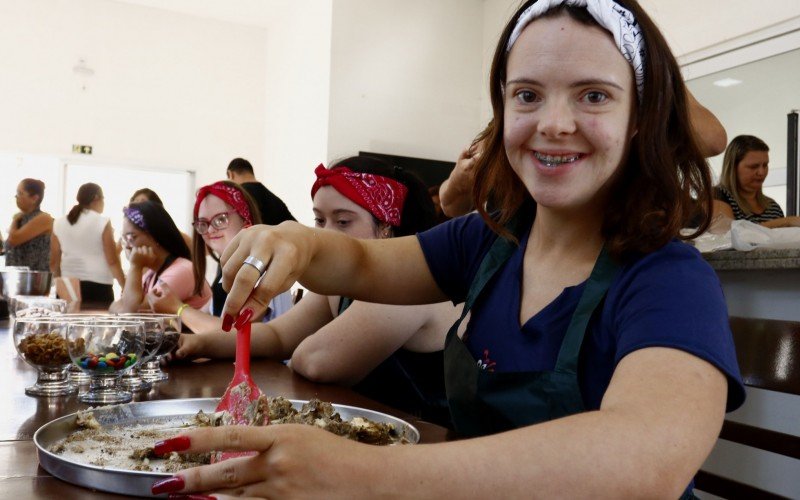 Luisa Santiago conta que adorou fazer os cookies