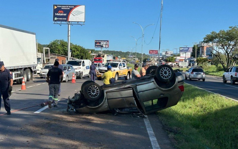 RS-239: Filho fica ferido após pai capotar carro em Parobé | abc+