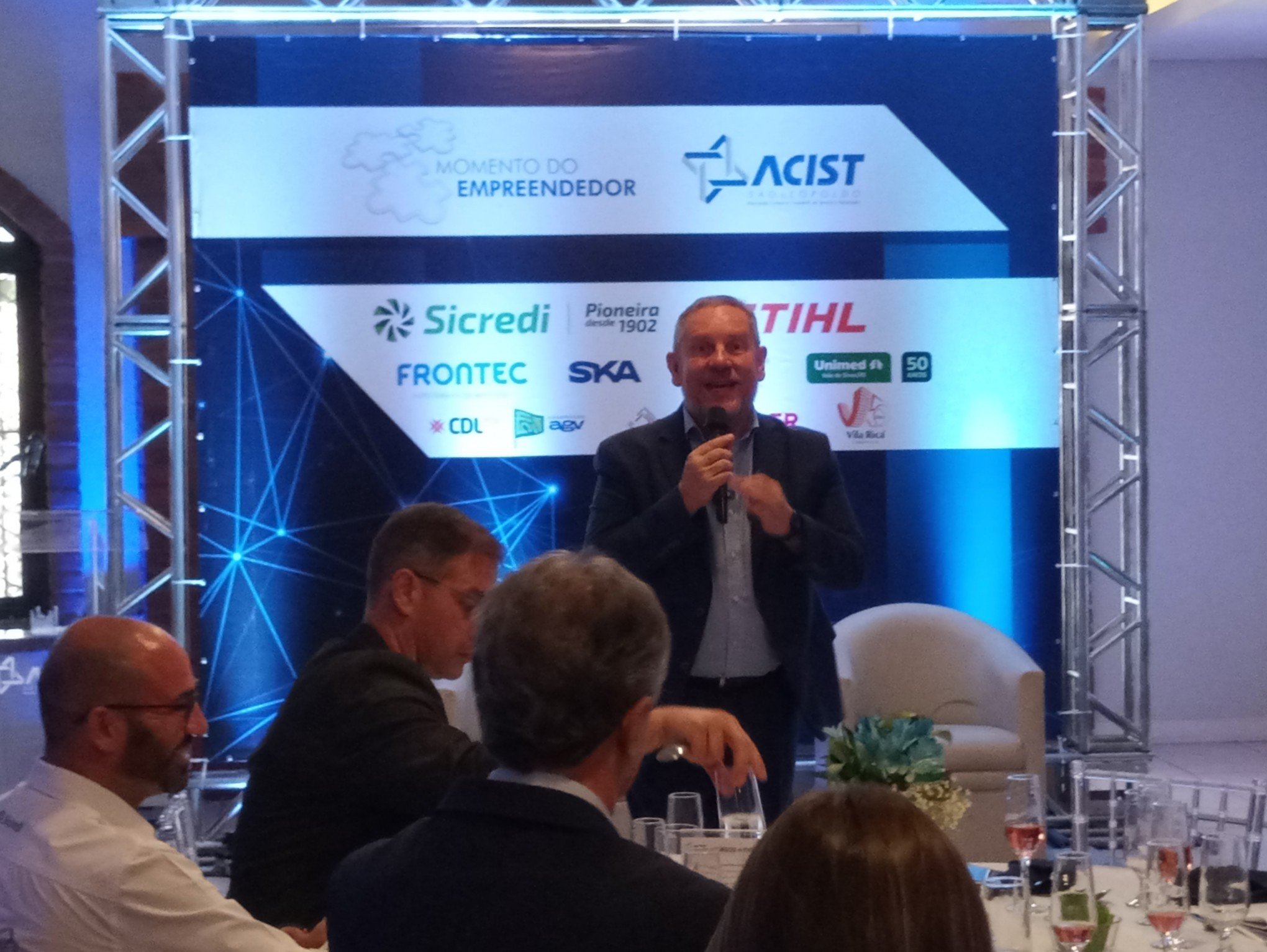 Heliomar apresenta balanço para empresários e fala do plano de equilíbrio financeiro