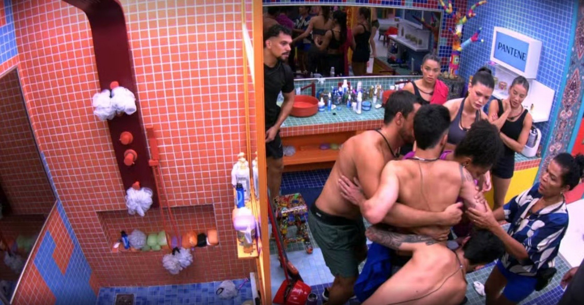 BBB: Brother passa mal após primeira etapa da prova do líder e é levado ao confessionário; veja vídeo