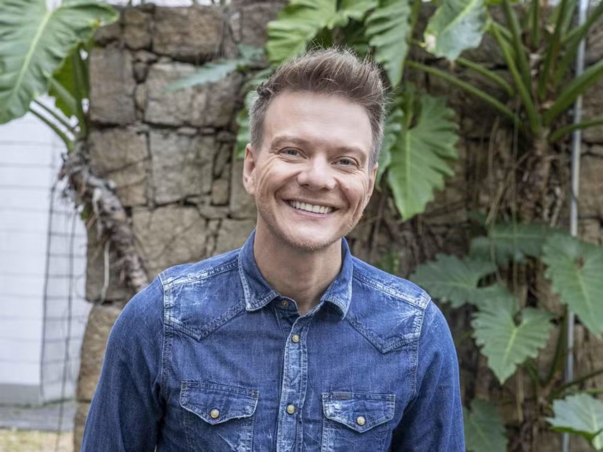 BBB: Michel Teló vai invadir o reality show nesta sexta-feira