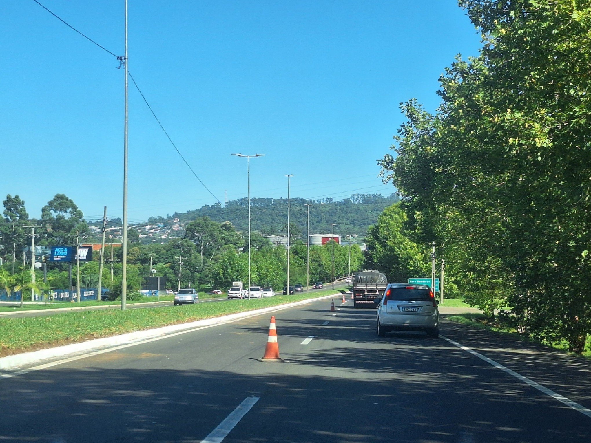 RS-239 tem faixa bloqueada para manutenção; veja o trecho e o sentido das obras na rodovia