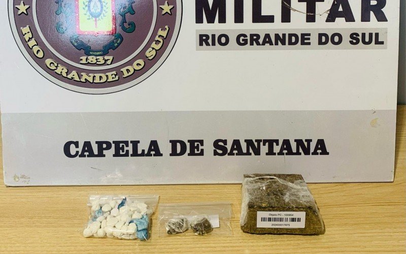  2,246 quilos de maconha e 22,4 gramas de cocaína foram apreendidos pela Brigada Mlitar de Capela de Santana