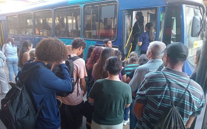 Passageiros relatam problemas diários com ônibus da Sogal que circulam em Canoas