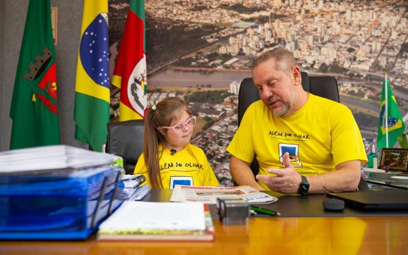 Luiza foi prefeita por um dia em São Leopoldo, cumprindo agendas com o prefeito Heliomar Franco