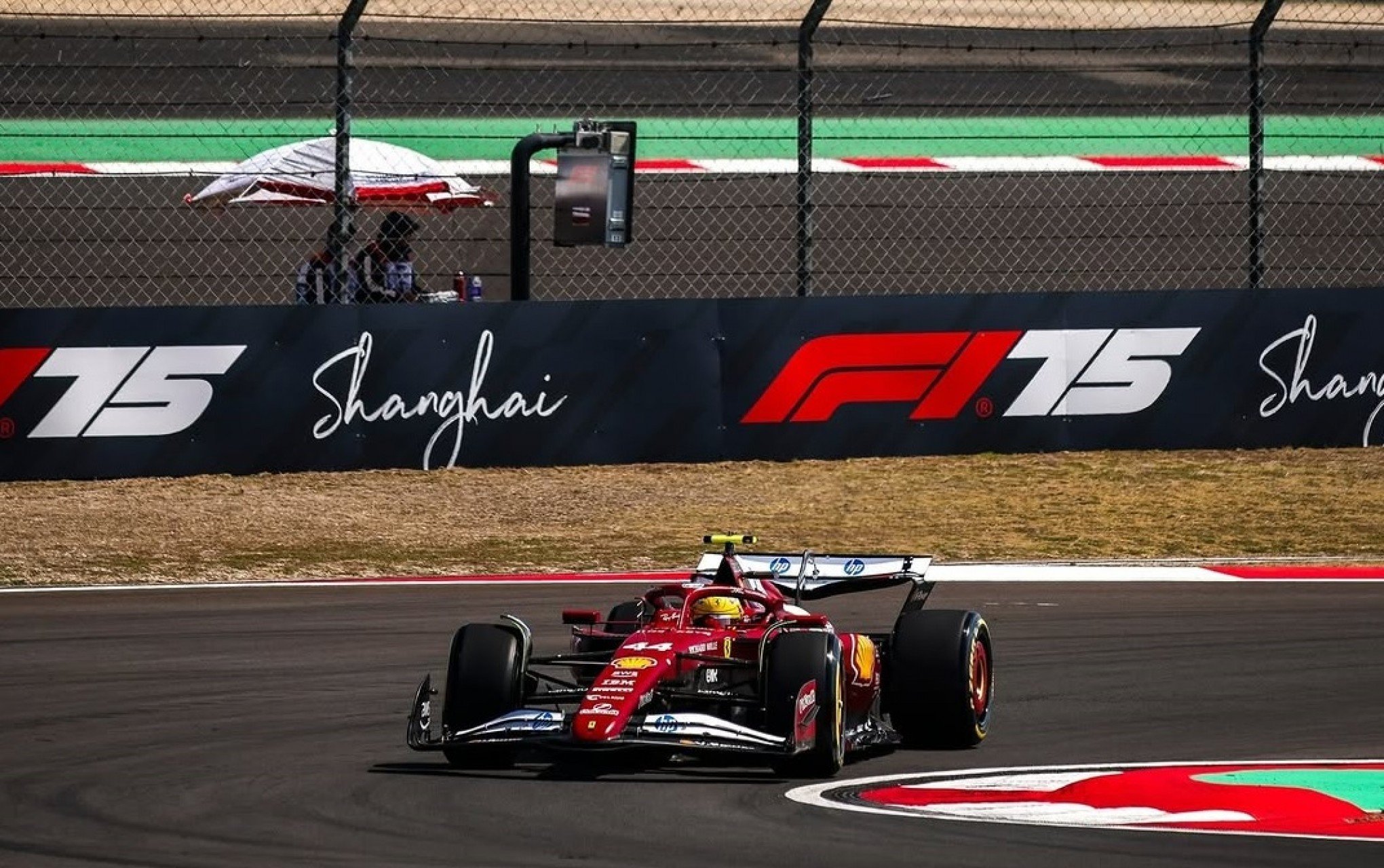 Hamilton garante a pole da corrida sprint no GP da China, e Bortoleto é o 14ª; veja o grid