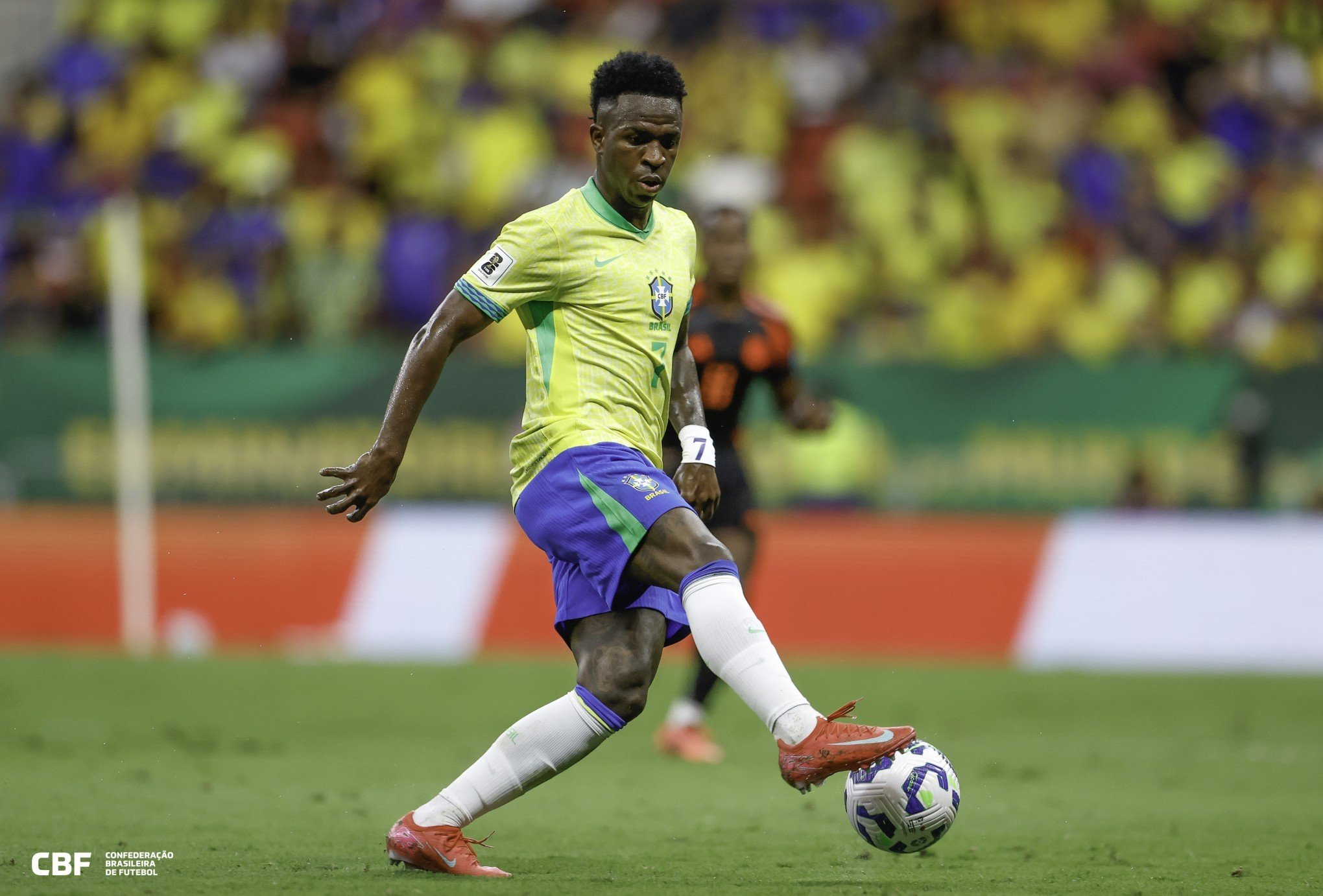 Vini Jr. festeja gol marcado pela seleção no acréscimo diante da Colômbia: "Alívio e felicidade"