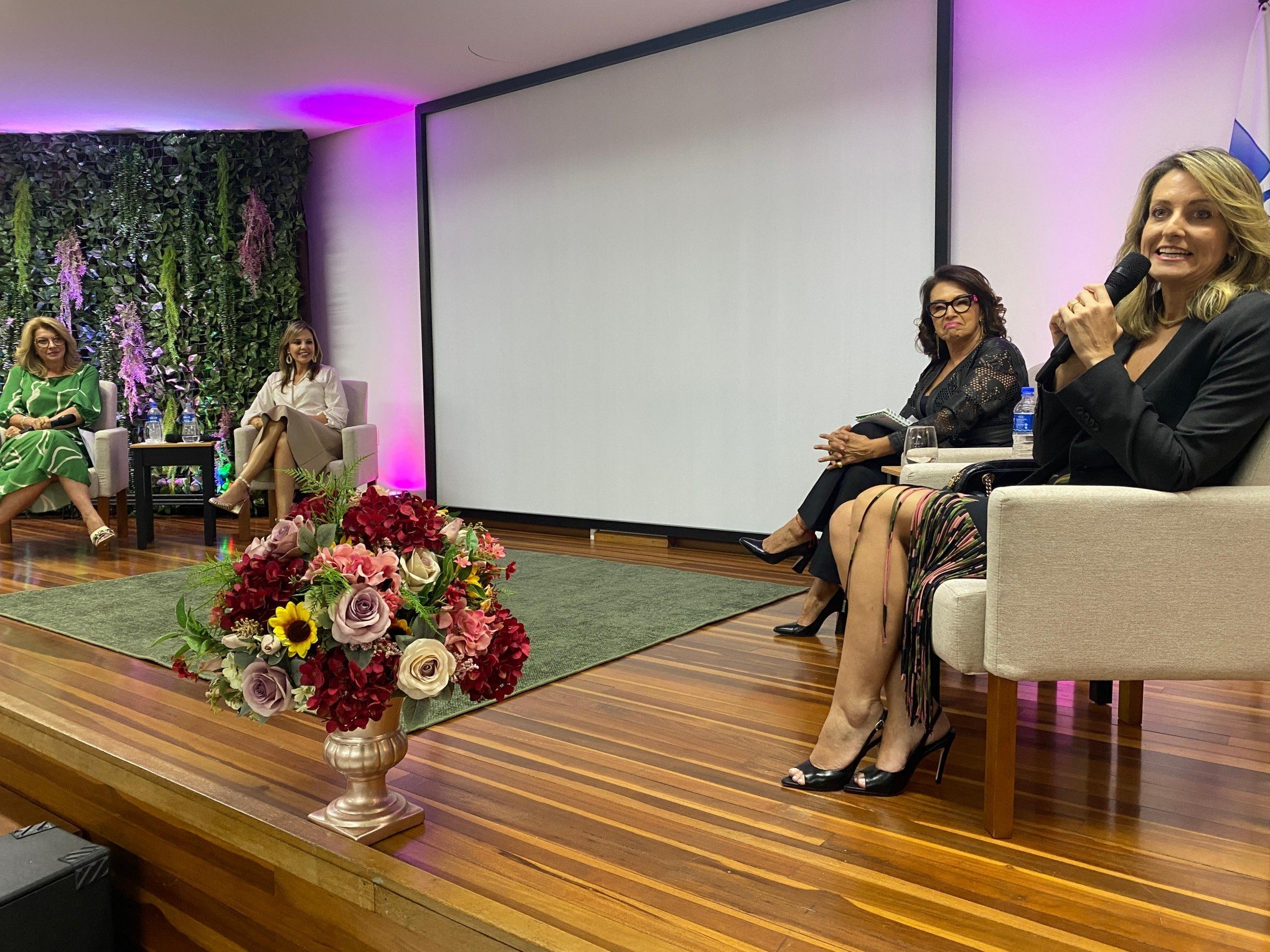 Encontro promove debate sobre a mulher em espaços de destaque
